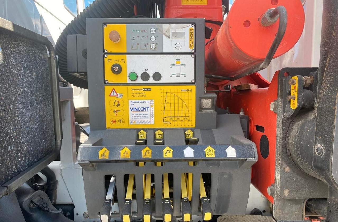 IVECO STRALIS AD260S36 CASSONE FISSO E GRU - Valníkový/ Plošinový nákladný automobil, Auto s hydraulickou rukou: obrázok 4 IVECO STRALIS AD260S36 CASSONE FISSO E GRU - Valníkový/ Plošinový nákladný automobil, Auto s hydraulickou rukou: obrázok 4