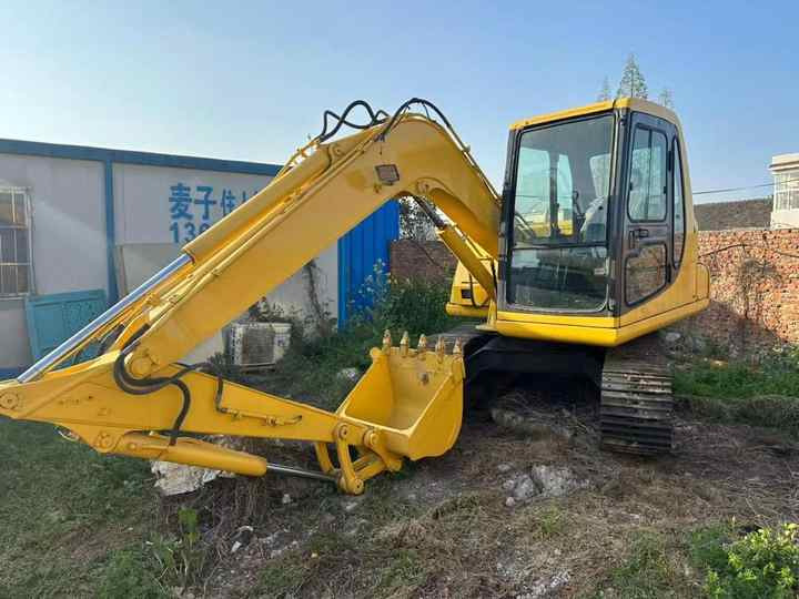 Cheap Used Komatsu PC60-7 Crawler Excavator with High Efficiency Used Heavy Machinery Komatsu P60-7 Digger Cheap for Sale - Pásové rýpadlo: obrázok 4 Cheap Used Komatsu PC60-7 Crawler Excavator with High Efficiency Used Heavy Machinery Komatsu P60-7 Digger Cheap for Sale - Pásové rýpadlo: obrázok 4