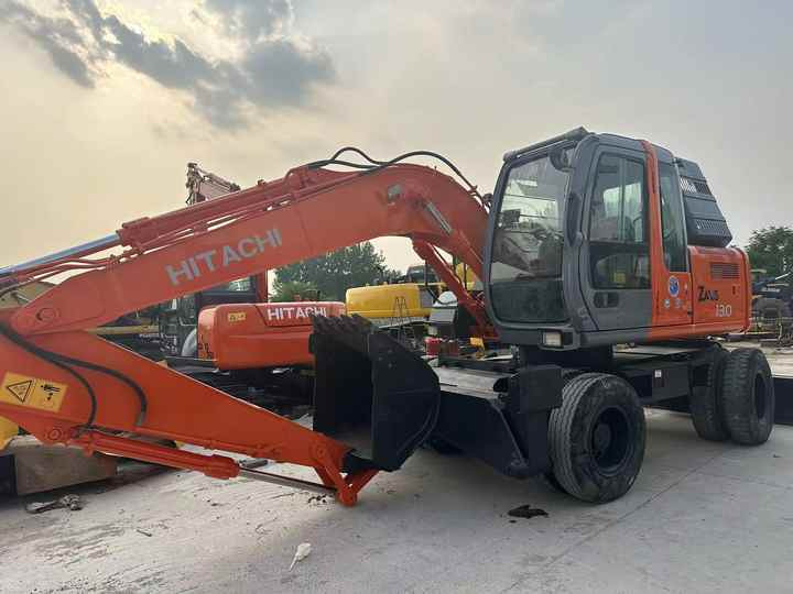 Hot Sale! Used Hitachi ZX130 Wheel Excavator |Excellent Condition| Best Price | Perfect for Construction & Road Projects - Kolesové rýpadlo: obrázok 5 Hot Sale! Used Hitachi ZX130 Wheel Excavator |Excellent Condition| Best Price | Perfect for Construction & Road Projects - Kolesové rýpadlo: obrázok 5