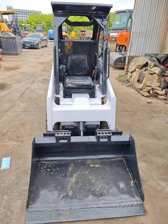 Second Hand Bobcat S70 Skid Steer Loader on Stock Excellent Performance Bobcat S70 S160 S300 330 Skid Steer for Sale - Šmykom riadený nakladač: obrázok 3 Second Hand Bobcat S70 Skid Steer Loader on Stock Excellent Performance Bobcat S70 S160 S300 330 Skid Steer for Sale - Šmykom riadený nakladač: obrázok 3