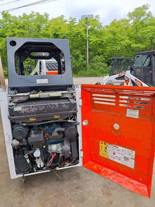 Second Hand Bobcat S70 Skid Steer Loader on Stock Excellent Performance Bobcat S70 S160 S300 330 Skid Steer for Sale - Šmykom riadený nakladač: obrázok 4 Second Hand Bobcat S70 Skid Steer Loader on Stock Excellent Performance Bobcat S70 S160 S300 330 Skid Steer for Sale - Šmykom riadený nakladač: obrázok 4