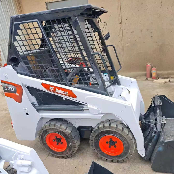 Second Hand Bobcat S70 Skid Steer Loader on Stock Excellent Performance Bobcat S70 S160 S300 330 Skid Steer for Sale - Šmykom riadený nakladač: obrázok 1 Second Hand Bobcat S70 Skid Steer Loader on Stock Excellent Performance Bobcat S70 S160 S300 330 Skid Steer for Sale - Šmykom riadený nakladač: obrázok 1