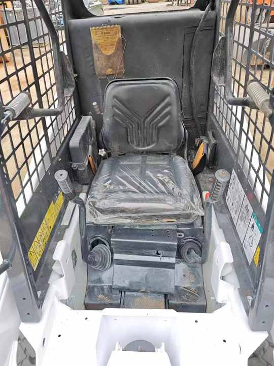 Second Hand Bobcat S70 Skid Steer Loader on Stock Excellent Performance Bobcat S70 S160 S300 330 Skid Steer for Sale - Šmykom riadený nakladač: obrázok 2 Second Hand Bobcat S70 Skid Steer Loader on Stock Excellent Performance Bobcat S70 S160 S300 330 Skid Steer for Sale - Šmykom riadený nakladač: obrázok 2