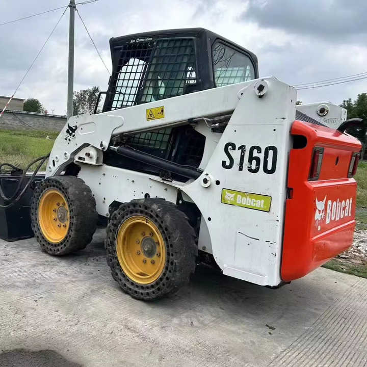 USED BOBCAT S160 Skid-steer Loader with Very Good Performance Is for Sale at a Low Price. - Šmykom riadený nakladač: obrázok 1 USED BOBCAT S160 Skid-steer Loader with Very Good Performance Is for Sale at a Low Price. - Šmykom riadený nakladač: obrázok 1