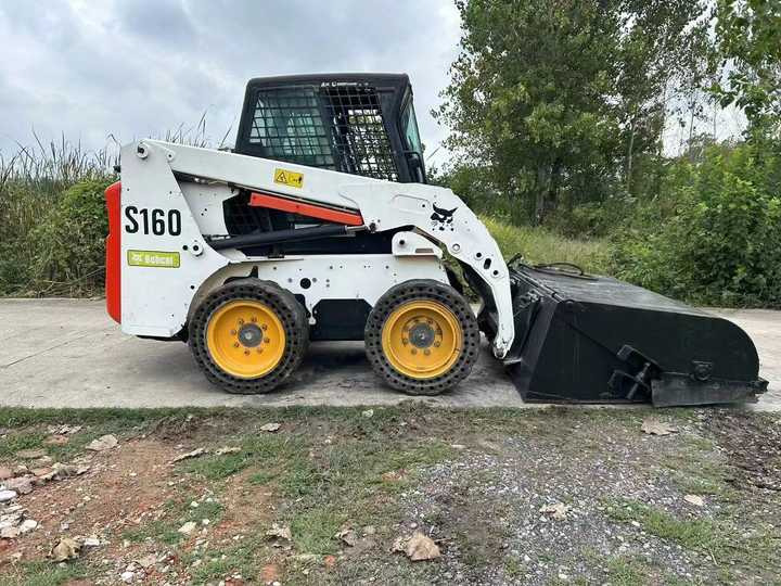 USED BOBCAT S160 Skid-steer Loader with Very Good Performance Is for Sale at a Low Price. - Šmykom riadený nakladač: obrázok 3 USED BOBCAT S160 Skid-steer Loader with Very Good Performance Is for Sale at a Low Price. - Šmykom riadený nakladač: obrázok 3
