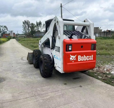 USED BOBCAT S300 Skid-steer Loader with Very Good Performance Is for Sale at a Low Price. S160/s185/s220/330 in Stock - Šmykom riadený nakladač: obrázok 4 USED BOBCAT S300 Skid-steer Loader with Very Good Performance Is for Sale at a Low Price. S160/s185/s220/330 in Stock - Šmykom riadený nakladač: obrázok 4