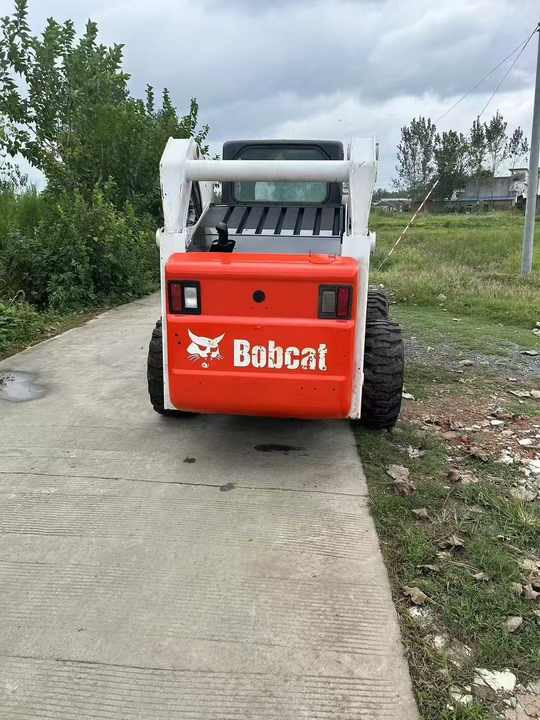 USED BOBCAT S300 Skid-steer Loader with Very Good Performance Is for Sale at a Low Price. S160/s185/s220/330 in Stock - Šmykom riadený nakladač: obrázok 3 USED BOBCAT S300 Skid-steer Loader with Very Good Performance Is for Sale at a Low Price. S160/s185/s220/330 in Stock - Šmykom riadený nakladač: obrázok 3