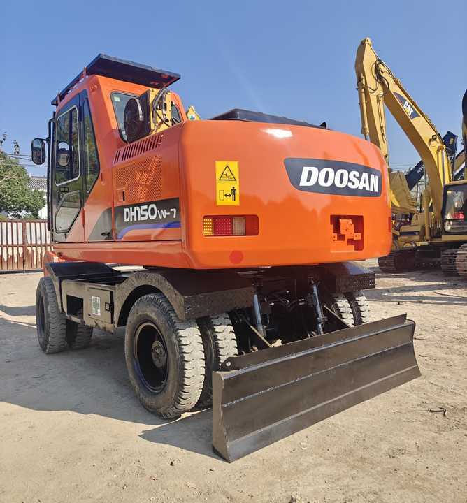 Used Doosan DH150W-7 Model Wheel Excavator Second Hand Machine Popular Brand Korean Doosan Hydraulic Machinery - Kolesové rýpadlo: obrázok 3 Used Doosan DH150W-7 Model Wheel Excavator Second Hand Machine Popular Brand Korean Doosan Hydraulic Machinery - Kolesové rýpadlo: obrázok 3