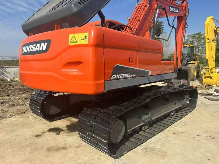 Used Doosan DX225LC-9C Excellent Performance Running Working Condition Strong Power for Sale - Pásové rýpadlo: obrázok 5 Used Doosan DX225LC-9C Excellent Performance Running Working Condition Strong Power for Sale - Pásové rýpadlo: obrázok 5
