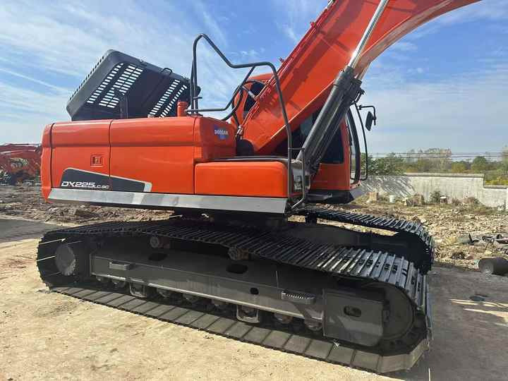 Used Doosan DX225LC-9C Excellent Performance Running Working Condition Strong Power for Sale - Pásové rýpadlo: obrázok 4 Used Doosan DX225LC-9C Excellent Performance Running Working Condition Strong Power for Sale - Pásové rýpadlo: obrázok 4