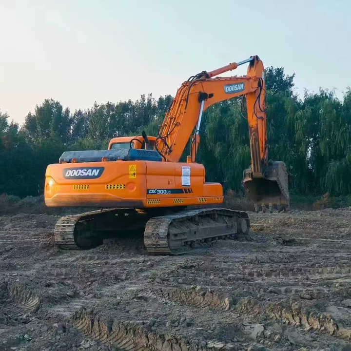 Used Doosan Dx300 2014 Model Excavator Second Hand Machine Popular Brand Korean Doosan Hydraulic Machinery - Pásové rýpadlo: obrázok 1 Used Doosan Dx300 2014 Model Excavator Second Hand Machine Popular Brand Korean Doosan Hydraulic Machinery - Pásové rýpadlo: obrázok 1
