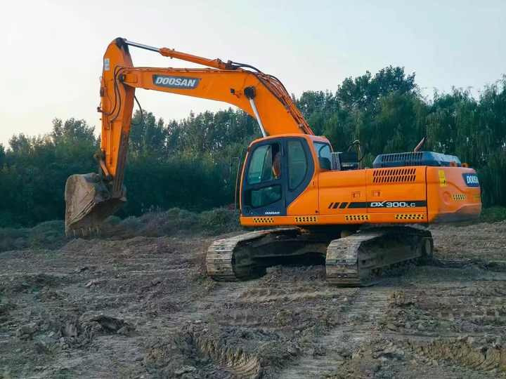 Used Doosan Dx300 2014 Model Excavator Second Hand Machine Popular Brand Korean Doosan Hydraulic Machinery - Pásové rýpadlo: obrázok 2 Used Doosan Dx300 2014 Model Excavator Second Hand Machine Popular Brand Korean Doosan Hydraulic Machinery - Pásové rýpadlo: obrázok 2