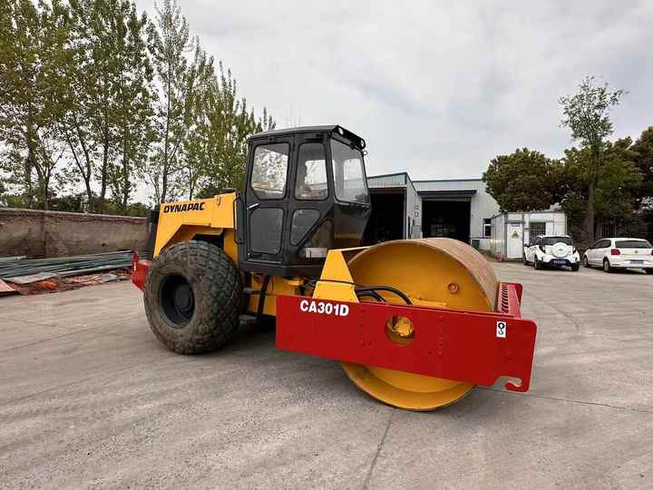 Used Dynapac CA301 Vibratory Roller with Less Working Time and Superior Performance Used Dynapac 251d/301D Roller for Sale - Kompaktor: obrázok 4 Used Dynapac CA301 Vibratory Roller with Less Working Time and Superior Performance Used Dynapac 251d/301D Roller for Sale - Kompaktor: obrázok 4