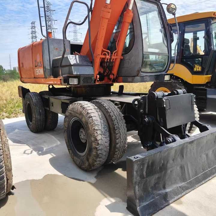 Used Japan Original Brand Hitachi Zx 130w Wheel Excavator Hitachi Zx120 130 200 Excavator for Sale - Kolesové rýpadlo: obrázok 1 Used Japan Original Brand Hitachi Zx 130w Wheel Excavator Hitachi Zx120 130 200 Excavator for Sale - Kolesové rýpadlo: obrázok 1