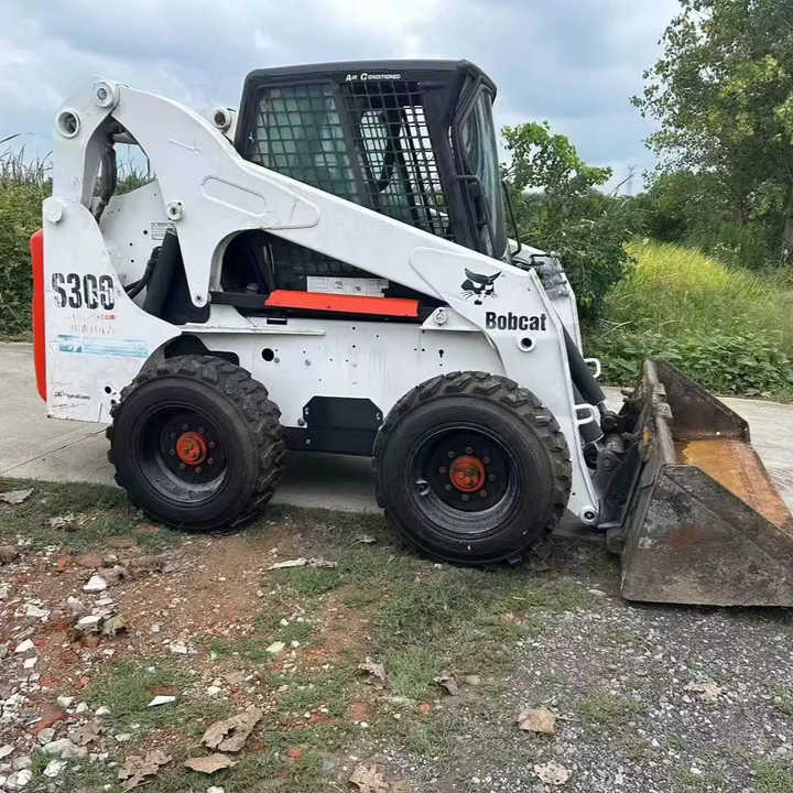 Very Good Machine Used Skid Wheel Loader Bobcat S300 for Sale - Šmykom riadený nakladač: obrázok 1 Very Good Machine Used Skid Wheel Loader Bobcat S300 for Sale - Šmykom riadený nakladač: obrázok 1