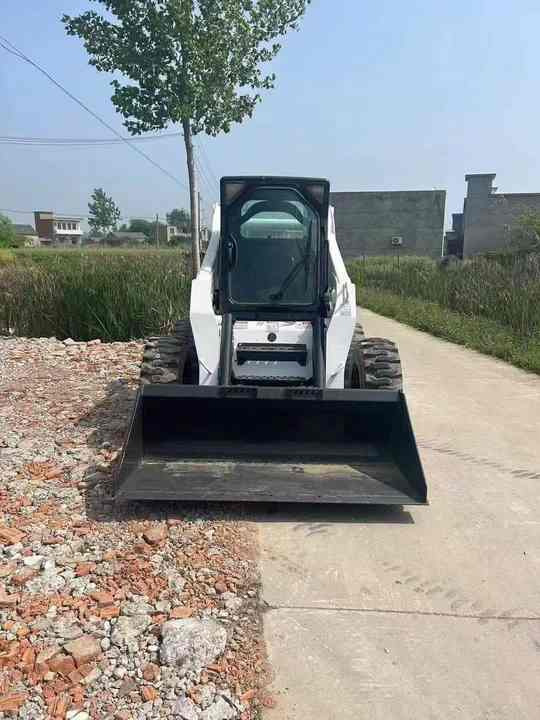 Very Low Price American Brand Used Bobcat S330 Skid Steer Loader with Superior Performance for Sale S160/S180/S300 in Stock - Šmykom riadený nakladač: obrázok 2 Very Low Price American Brand Used Bobcat S330 Skid Steer Loader with Superior Performance for Sale S160/S180/S300 in Stock - Šmykom riadený nakladač: obrázok 2