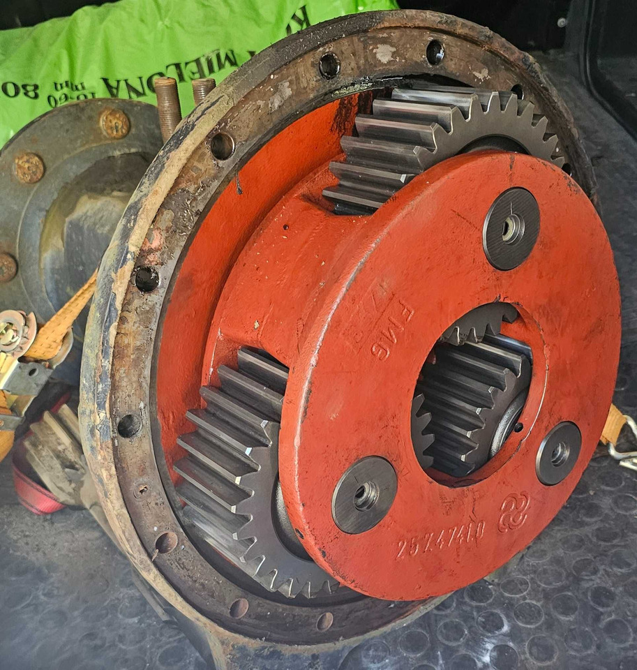 Zwolnica tylna kompletna Deutz Fahr Same Lamborghini - Náhradný diel pre Poľnohospodárske stroje: obrázok 1 Zwolnica tylna kompletna Deutz Fahr Same Lamborghini - Náhradný diel pre Poľnohospodárske stroje: obrázok 1