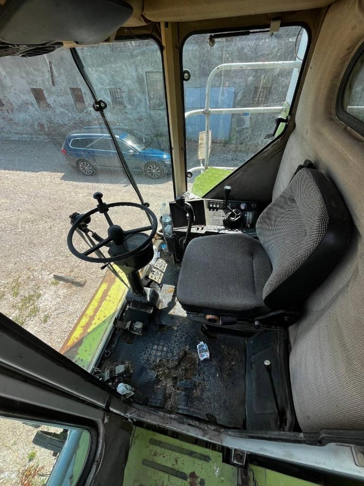 Claas COMMANDOR 116 CS RISO - Obilný kombajn: obrázok 3 Claas COMMANDOR 116 CS RISO - Obilný kombajn: obrázok 3