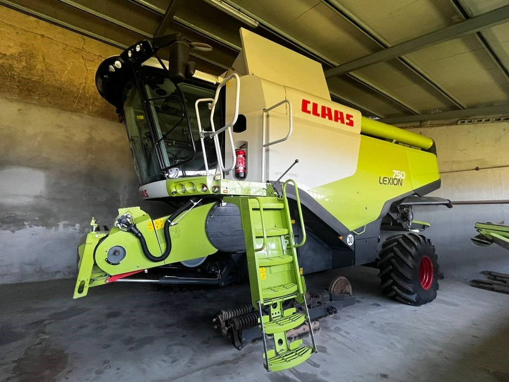 Claas LEXION 750 ACR - Obilný kombajn: obrázok 1 Claas LEXION 750 ACR - Obilný kombajn: obrázok 1