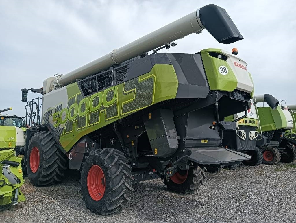 Claas TRION 750 - Obilný kombajn: obrázok 2 Claas TRION 750 - Obilný kombajn: obrázok 2