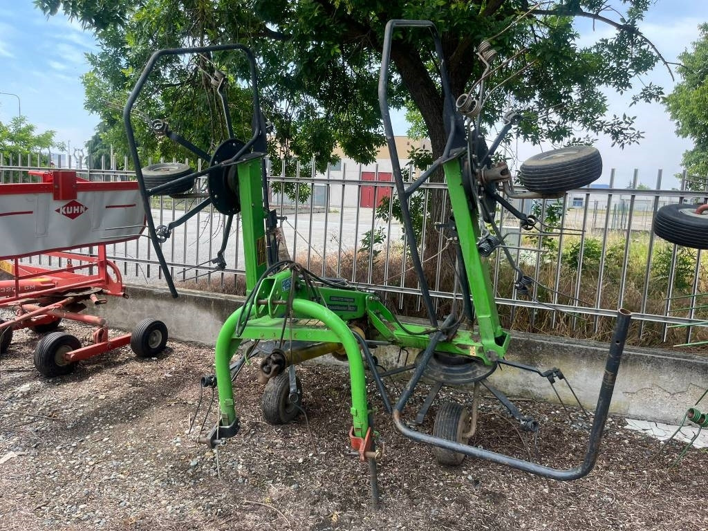 Deutz-fahr 5221 - Obracač sena: obrázok 3 Deutz-fahr 5221 - Obracač sena: obrázok 3