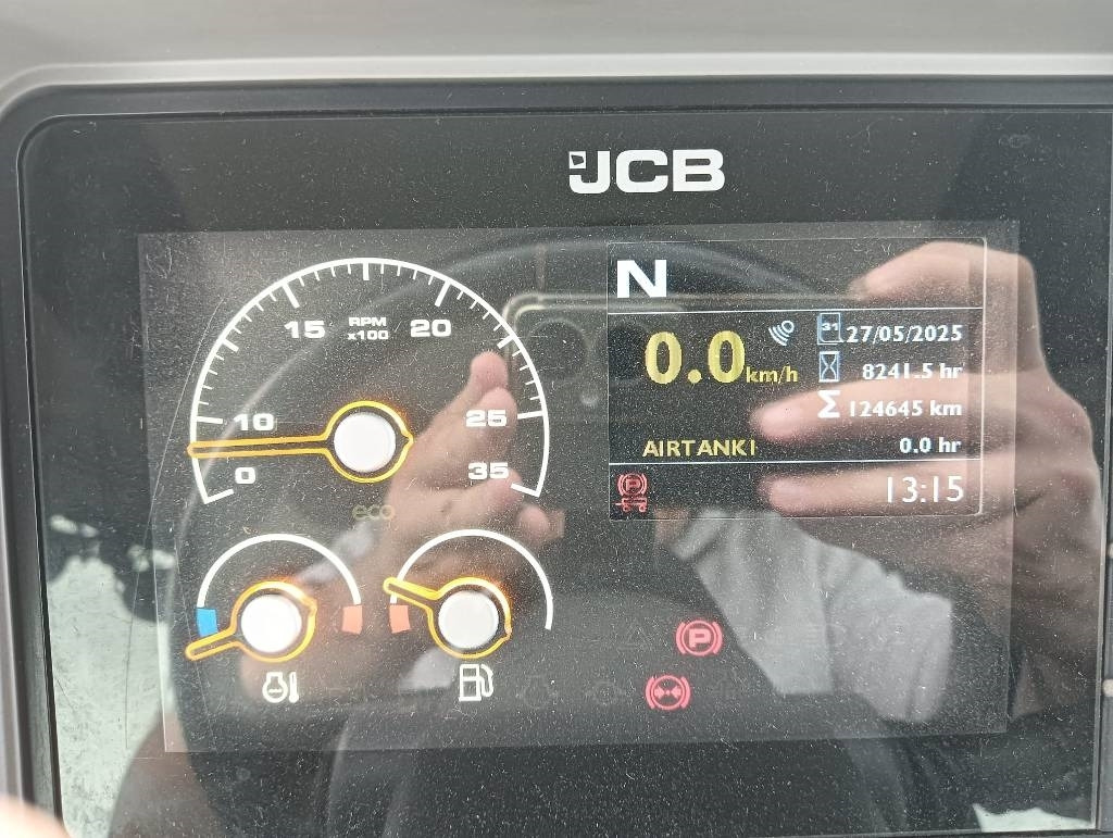 JCB Fastrac 4220 - Traktor: obrázok 5 JCB Fastrac 4220 - Traktor: obrázok 5
