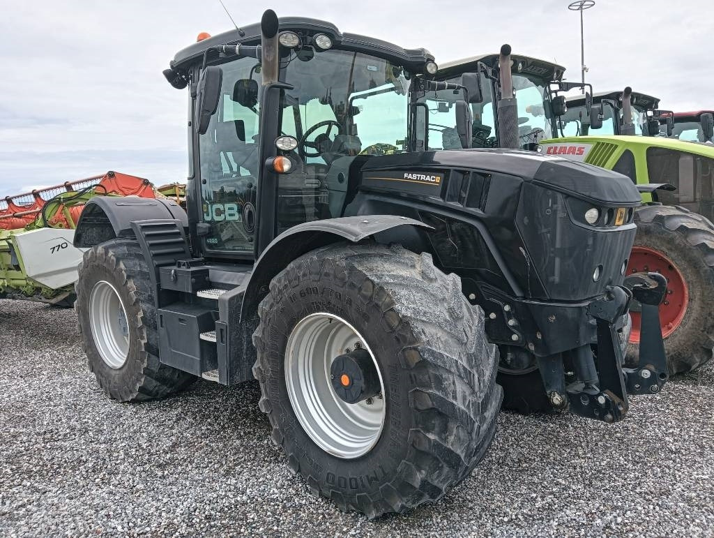 JCB Fastrac 4220 - Traktor: obrázok 1 JCB Fastrac 4220 - Traktor: obrázok 1