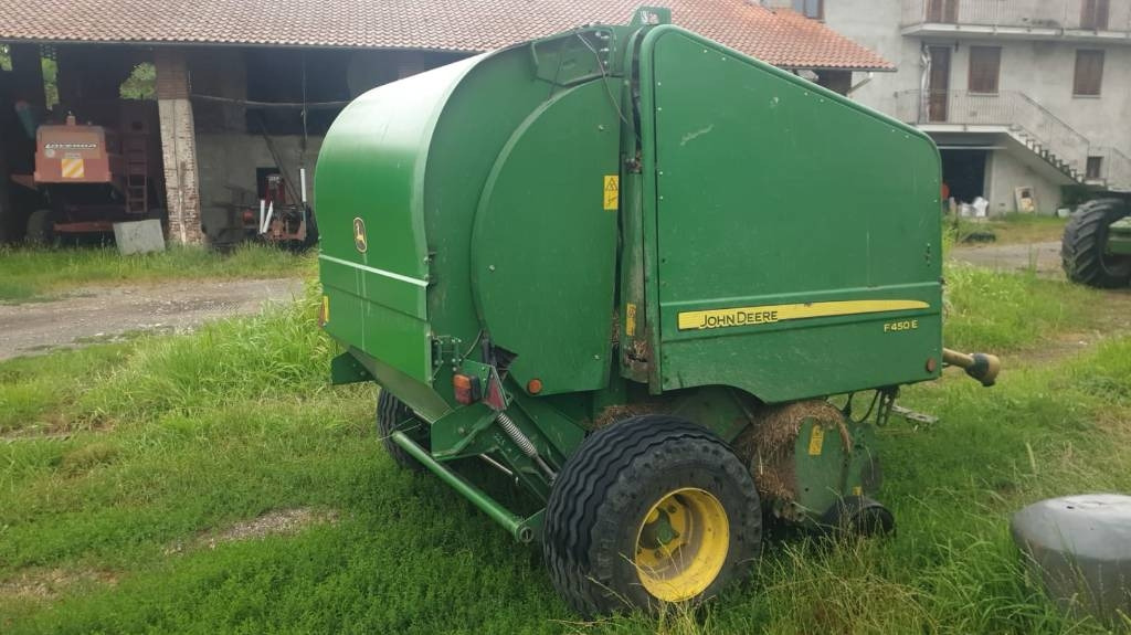 John Deere F 450 - Lis na okrúhle balíky: obrázok 1 John Deere F 450 - Lis na okrúhle balíky: obrázok 1