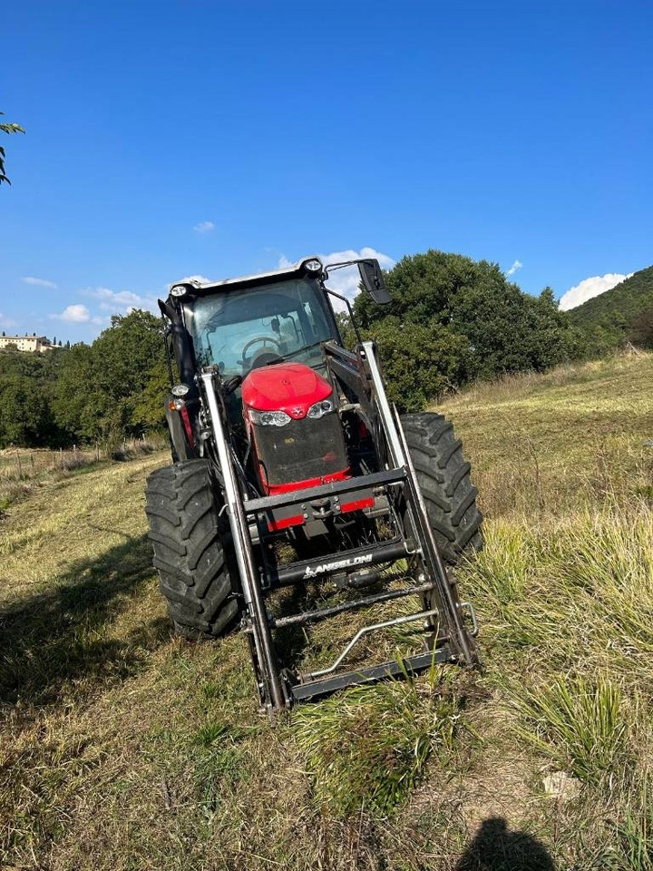 Massey Ferguson 5710 - Traktor: obrázok 5 Massey Ferguson 5710 - Traktor: obrázok 5