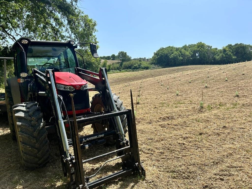 Massey Ferguson 5710 - Traktor: obrázok 2 Massey Ferguson 5710 - Traktor: obrázok 2
