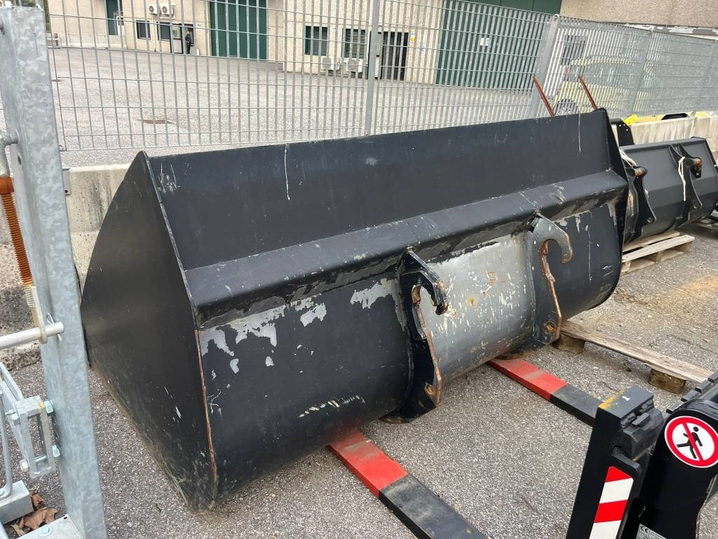 New Holland LM 430 - Teleskopický nakladač: obrázok 5 New Holland LM 430 - Teleskopický nakladač: obrázok 5