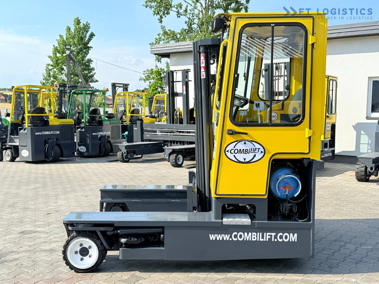 COMBILIFT C3000 / GAS / TRIPLEX - 4900MM / ONLY 1537 HOURS / FORK POSITIONER / CABIN / LIKE NEW - 4-cestný skladový zakladač: obrázok 3 COMBILIFT C3000 / GAS / TRIPLEX - 4900MM / ONLY 1537 HOURS / FORK POSITIONER / CABIN / LIKE NEW - 4-cestný skladový zakladač: obrázok 3