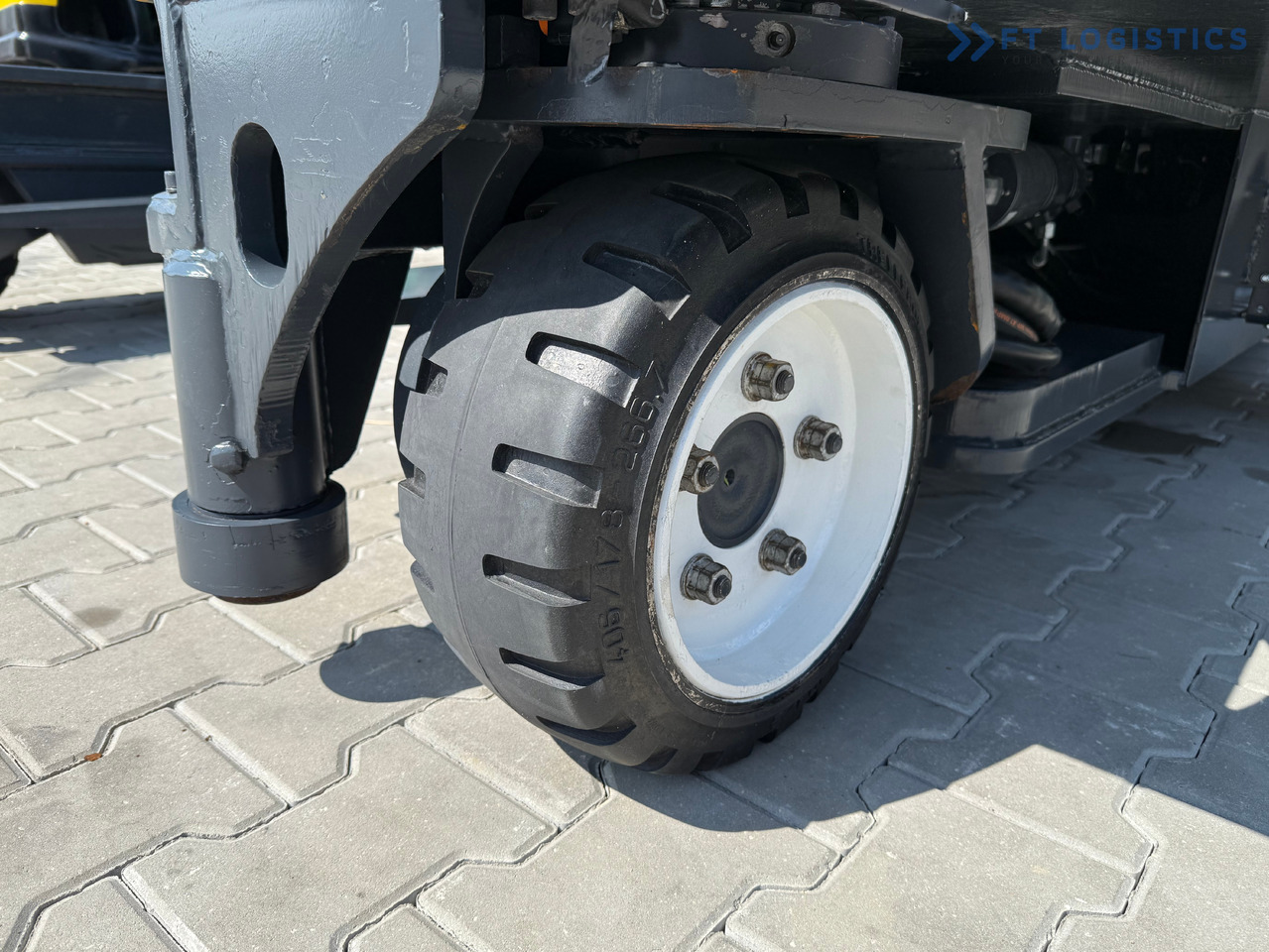 COMBILIFT C5000E / ELECTRIC / TRIPLEX 8300MM / FULL FREE LIFT / WIDE POSITIONER / FORK SIDESHIFT / BATTERY LIKE NEW - 4-cestný skladový zakladač: obrázok 3 COMBILIFT C5000E / ELECTRIC / TRIPLEX 8300MM / FULL FREE LIFT / WIDE POSITIONER / FORK SIDESHIFT / BATTERY LIKE NEW - 4-cestný skladový zakladač: obrázok 3