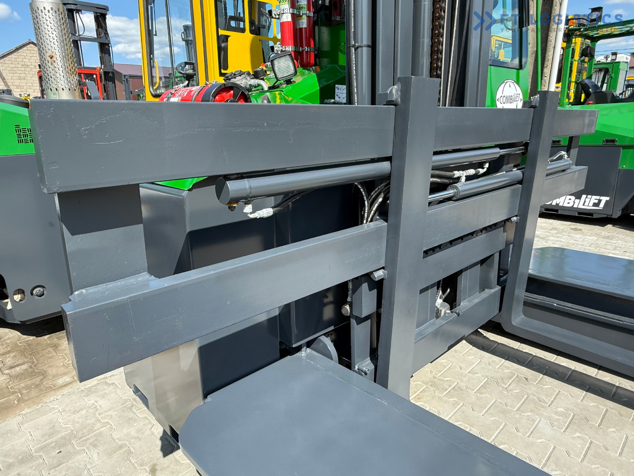 COMBILIFT C5000E / ELECTRIC / TRIPLEX 8300MM / FULL FREE LIFT / WIDE POSITIONER / FORK SIDESHIFT / BATTERY LIKE NEW - 4-cestný skladový zakladač: obrázok 5 COMBILIFT C5000E / ELECTRIC / TRIPLEX 8300MM / FULL FREE LIFT / WIDE POSITIONER / FORK SIDESHIFT / BATTERY LIKE NEW - 4-cestný skladový zakladač: obrázok 5