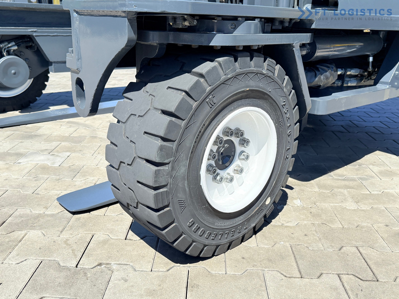 COMBILIFT C5000XL / DIESEL / DUPLEX - 5500MM / FULL CABIN / NEW TYRES / HEATING - 4-cestný skladový zakladač: obrázok 3 COMBILIFT C5000XL / DIESEL / DUPLEX - 5500MM / FULL CABIN / NEW TYRES / HEATING - 4-cestný skladový zakladač: obrázok 3