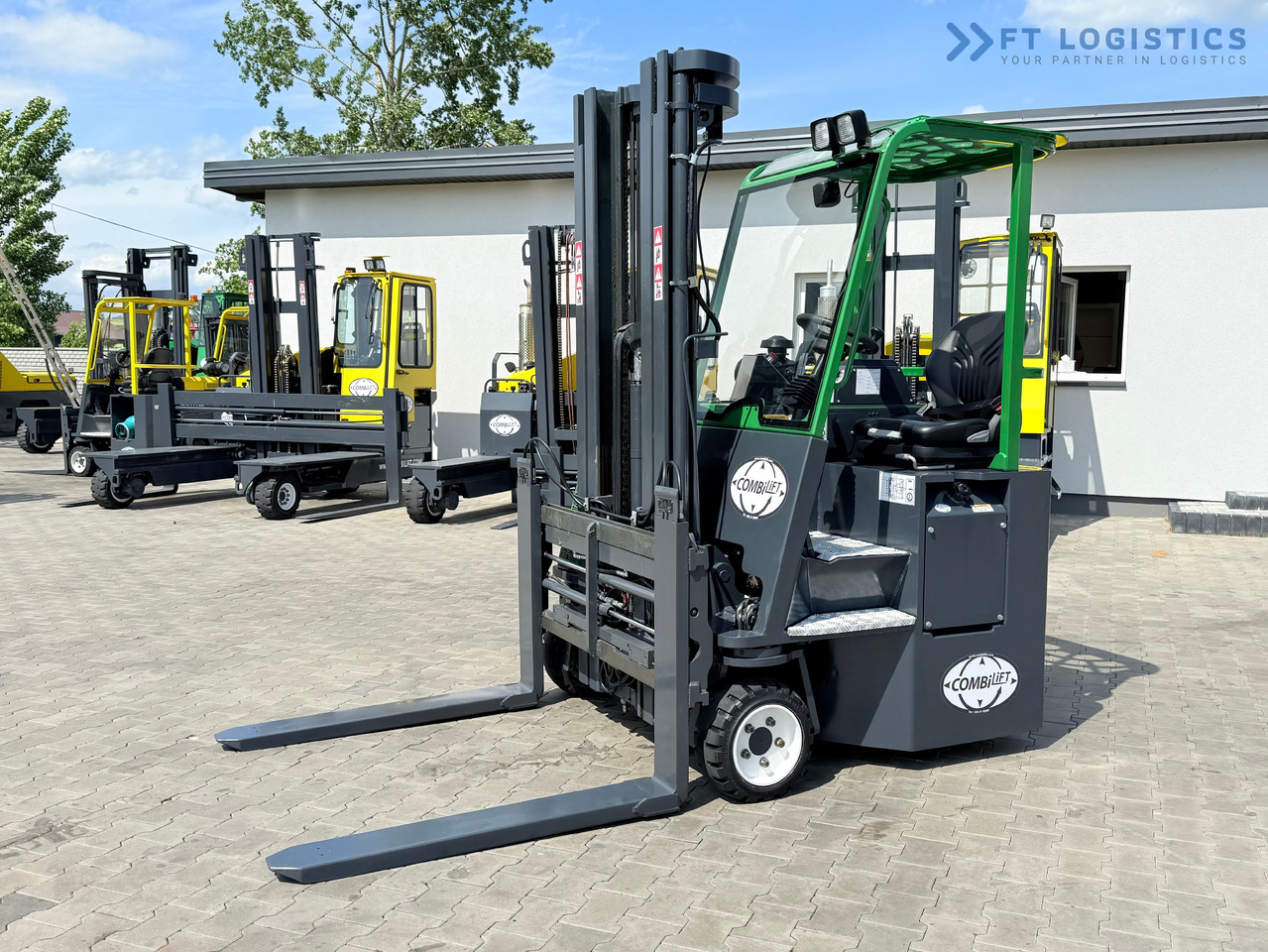 COMBILIFT CB2500 / DIESEL / EXTENDABLE FORKS / TRIPLEX / 5500MM / FREE LIFT / SIDE SHIFT / FORK POSITIONER / LIKE NEW - 4-cestný skladový zakladač: obrázok 3 COMBILIFT CB2500 / DIESEL / EXTENDABLE FORKS / TRIPLEX / 5500MM / FREE LIFT / SIDE SHIFT / FORK POSITIONER / LIKE NEW - 4-cestný skladový zakladač: obrázok 3