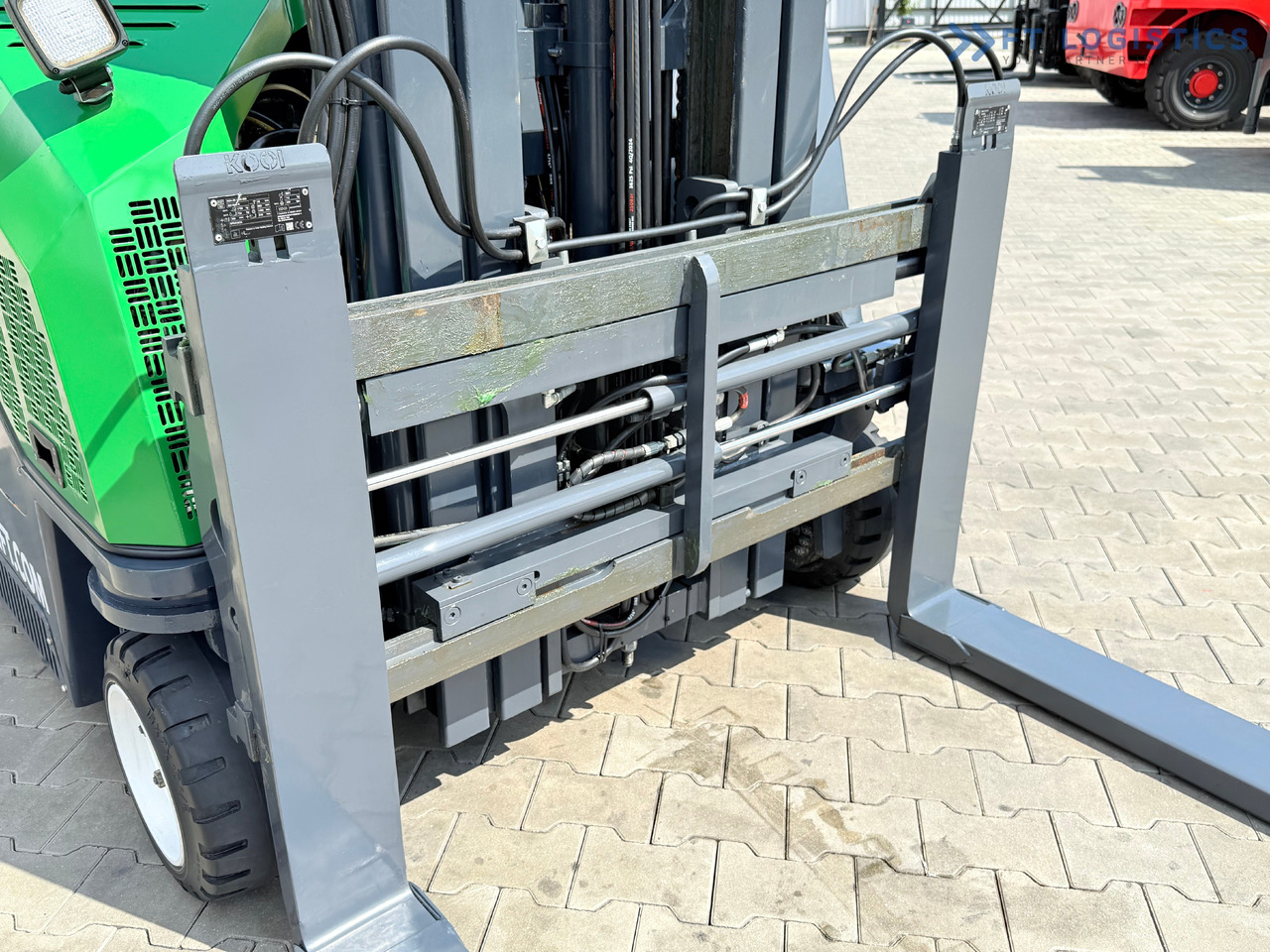 COMBILIFT CB2500 / DIESEL / EXTENDABLE FORKS / TRIPLEX / 5500MM / FREE LIFT / SIDE SHIFT / FORK POSITIONER / LIKE NEW - 4-cestný skladový zakladač: obrázok 5 COMBILIFT CB2500 / DIESEL / EXTENDABLE FORKS / TRIPLEX / 5500MM / FREE LIFT / SIDE SHIFT / FORK POSITIONER / LIKE NEW - 4-cestný skladový zakladač: obrázok 5
