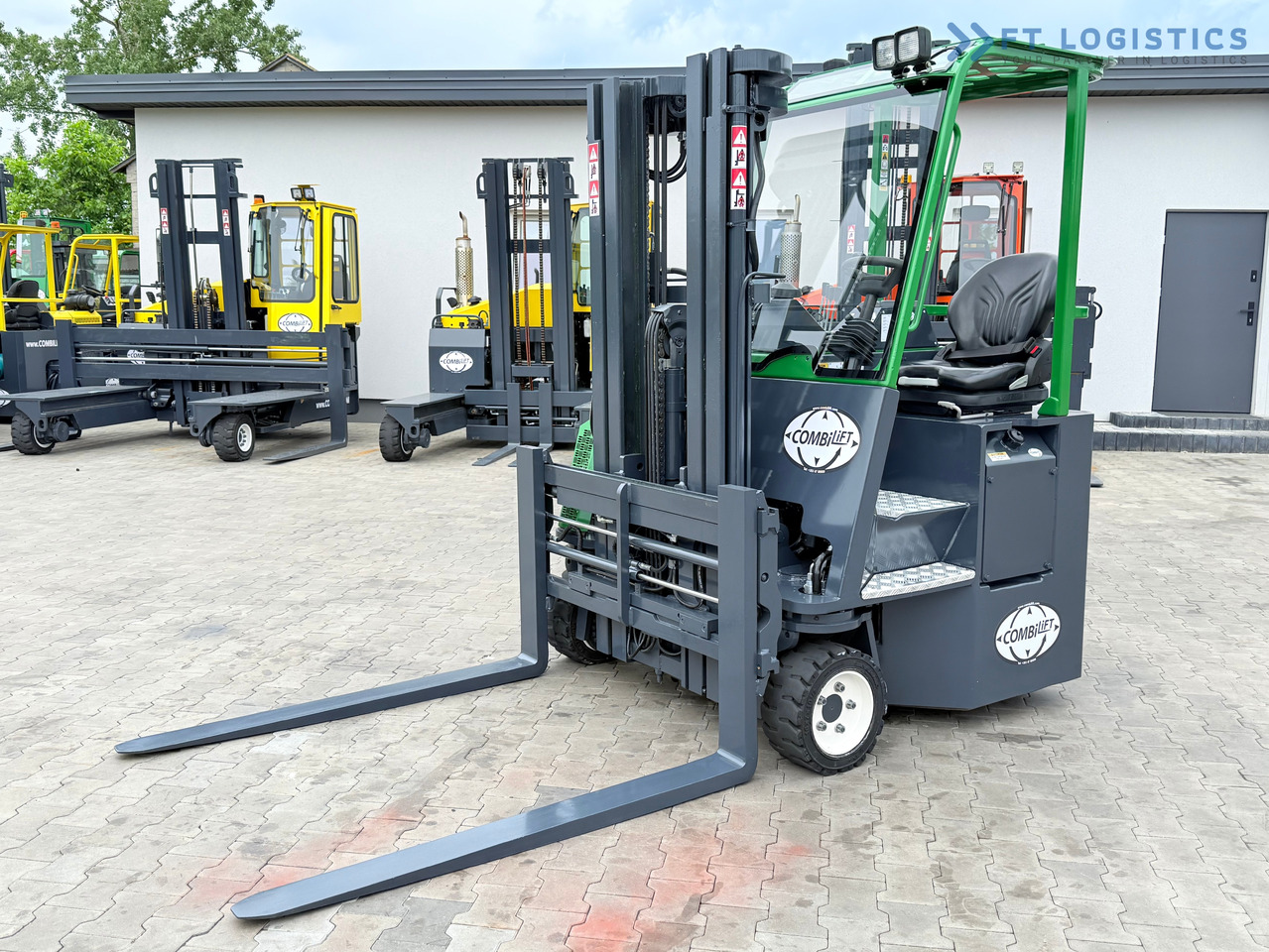 COMBILIFT CB3000 / DIESEL / TRIPLEX 4900MM / FREE LIFT / SIDESHIFT / FORK POSITIONER / 1500MM FORKS / LIKE NEW - 4-cestný skladový zakladač: obrázok 1 COMBILIFT CB3000 / DIESEL / TRIPLEX 4900MM / FREE LIFT / SIDESHIFT / FORK POSITIONER / 1500MM FORKS / LIKE NEW - 4-cestný skladový zakladač: obrázok 1