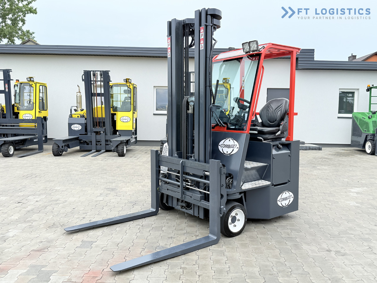 COMBILIFT Combilift C3000CB – TRIPLEX 6000mm – Year 2016 / Only 2,161 hours / Free Lift / Fork Positioner / Diesel - 4-cestný skladový zakladač: obrázok 1 COMBILIFT Combilift C3000CB – TRIPLEX 6000mm – Year 2016 / Only 2,161 hours / Free Lift / Fork Positioner / Diesel - 4-cestný skladový zakladač: obrázok 1
