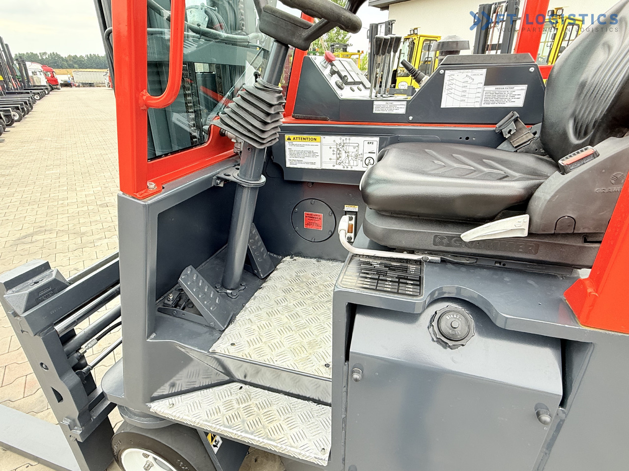 COMBILIFT Combilift C3000CB – TRIPLEX 6000mm – Year 2016 / Only 2,161 hours / Free Lift / Fork Positioner / Diesel - 4-cestný skladový zakladač: obrázok 5 COMBILIFT Combilift C3000CB – TRIPLEX 6000mm – Year 2016 / Only 2,161 hours / Free Lift / Fork Positioner / Diesel - 4-cestný skladový zakladač: obrázok 5