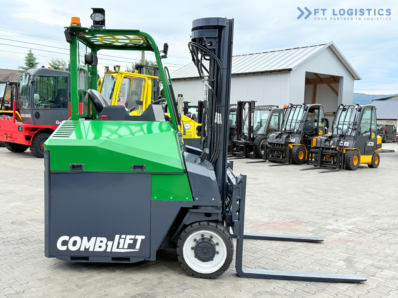 COMBILIFT Combilift CBE4000 / TRIPLEX 5200MM / ELECTRIC / FREE LIFT / FORK POSITIONER / SIDESHIFT / LIKE NEW - 4-cestný skladový zakladač: obrázok 3 COMBILIFT Combilift CBE4000 / TRIPLEX 5200MM / ELECTRIC / FREE LIFT / FORK POSITIONER / SIDESHIFT / LIKE NEW - 4-cestný skladový zakladač: obrázok 3
