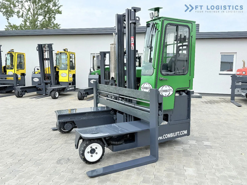 Combilift C3000 / DIESEL / DUPLEX - 4000MM / WIDE FORK POSITIONER 2700MM / FULL HEATED CABIN / ONLY 6905H / CONDITION - LIKE NEW! C3000 / - 4-cestný skladový zakladač: obrázok 2 Combilift C3000 / DIESEL / DUPLEX - 4000MM / WIDE FORK POSITIONER 2700MM / FULL HEATED CABIN / ONLY 6905H / CONDITION - LIKE NEW! C3000 / - 4-cestný skladový zakladač: obrázok 2