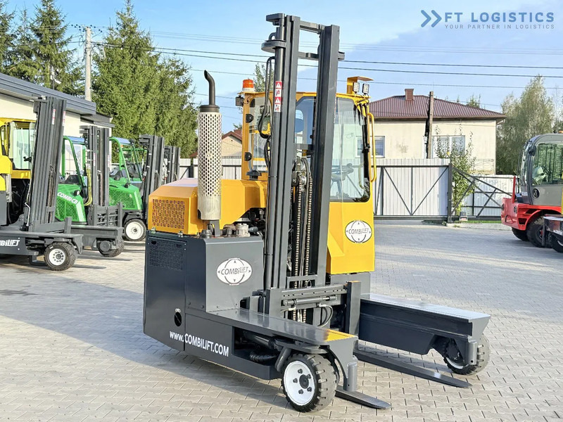 Combilift C3000 / GAS / DUPLEX 4500MM / ONLY 3096 HOURS / FORK SIDE SHIFT / FULL CABIN / EXCELLENT CONDITION / Wide range of four-way and - 4-cestný skladový zakladač: obrázok 5 Combilift C3000 / GAS / DUPLEX 4500MM / ONLY 3096 HOURS / FORK SIDE SHIFT / FULL CABIN / EXCELLENT CONDITION / Wide range of four-way and - 4-cestný skladový zakladač: obrázok 5