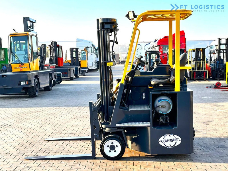 Combilift C3000CB / LPG / TRIPLEX - 4900MM / LPG / FREE LIFT / FORK POSITIONER C3000CB / LPG / TRIPLEX - 4900MM / LPG / FREE LIFT / FORK P - 4-cestný skladový zakladač: obrázok 2 Combilift C3000CB / LPG / TRIPLEX - 4900MM / LPG / FREE LIFT / FORK POSITIONER C3000CB / LPG / TRIPLEX - 4900MM / LPG / FREE LIFT / FORK P - 4-cestný skladový zakladač: obrázok 2
