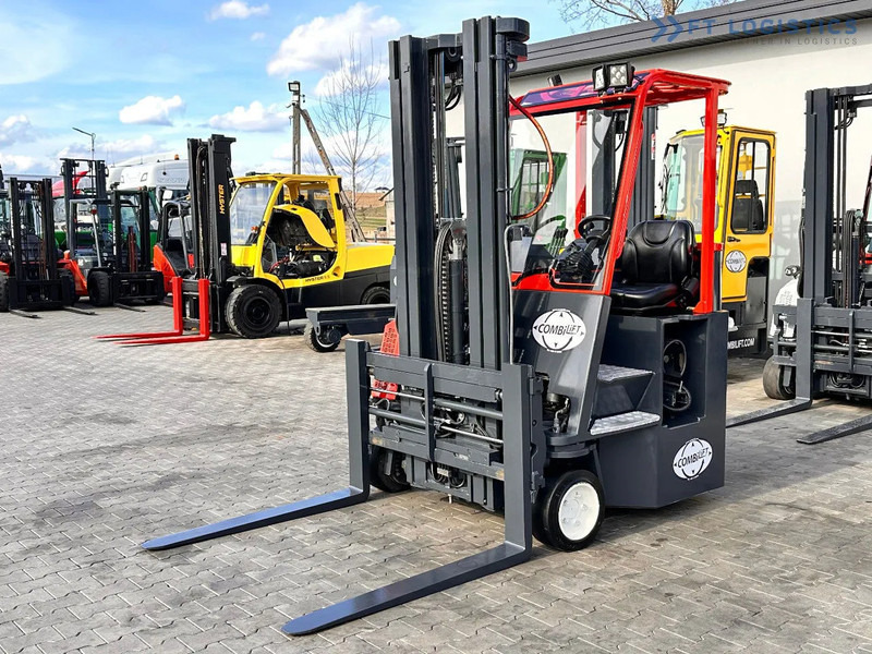 Combilift C3000CB / LPG / TRIPLEX / 5500MM / FREE LIFT / FORK SHIFT / POSITIONER C3000CB / LPG / TRIPLEX / 5500MM / FREE LIFT / FORK SHIFT - 4-cestný skladový zakladač: obrázok 2 Combilift C3000CB / LPG / TRIPLEX / 5500MM / FREE LIFT / FORK SHIFT / POSITIONER C3000CB / LPG / TRIPLEX / 5500MM / FREE LIFT / FORK SHIFT - 4-cestný skladový zakladač: obrázok 2