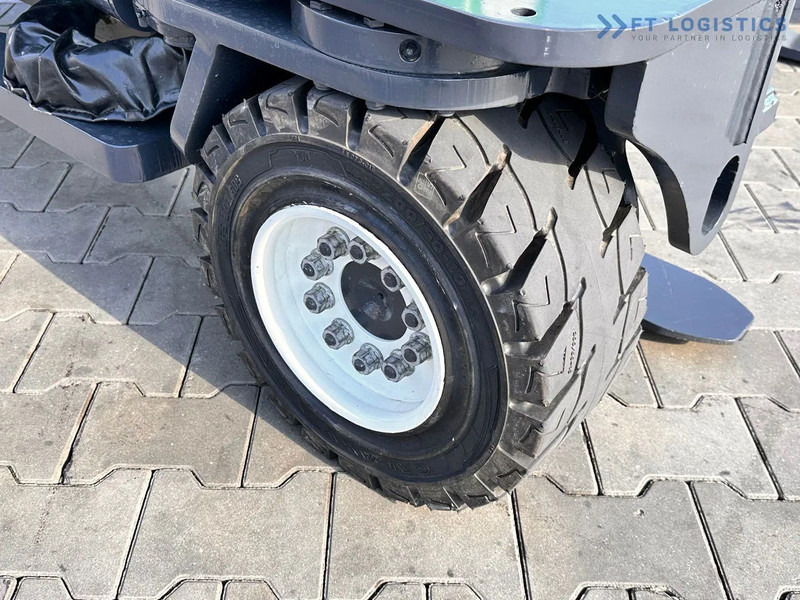 Combilift C4000 / TRIPLEX / 4900MM / LPG / FREE LIFT / FORK SHIFT / LIKE NEW C4000 / TRIPLEX / 4900MM / LPG / FREE LIFT / FORK SHIFT / LIK - 4-cestný skladový zakladač: obrázok 5 Combilift C4000 / TRIPLEX / 4900MM / LPG / FREE LIFT / FORK SHIFT / LIKE NEW C4000 / TRIPLEX / 4900MM / LPG / FREE LIFT / FORK SHIFT / LIK - 4-cestný skladový zakladač: obrázok 5