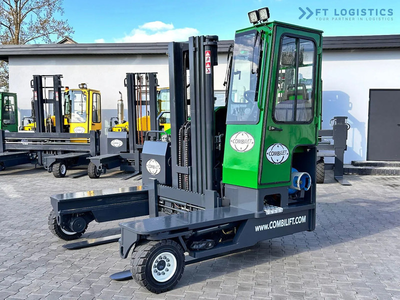 Combilift C4000 / TRIPLEX / 4900MM / LPG / FREE LIFT / FORK SHIFT / LIKE NEW C4000 / TRIPLEX / 4900MM / LPG / FREE LIFT / FORK SHIFT / LIK - 4-cestný skladový zakladač: obrázok 1 Combilift C4000 / TRIPLEX / 4900MM / LPG / FREE LIFT / FORK SHIFT / LIKE NEW C4000 / TRIPLEX / 4900MM / LPG / FREE LIFT / FORK SHIFT / LIK - 4-cestný skladový zakladač: obrázok 1