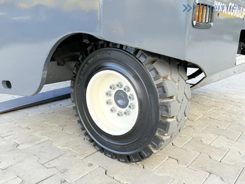 Combilift C5000SR / DIESEL / TRIPLEX MAST – 6100 MM / FORK POSITIONER / FULL CABIN C5000SR / DIESEL / TRIPLEX MAST – 6100 MM / FORK POSITI - Bočný nakladač: obrázok 4 Combilift C5000SR / DIESEL / TRIPLEX MAST – 6100 MM / FORK POSITIONER / FULL CABIN C5000SR / DIESEL / TRIPLEX MAST – 6100 MM / FORK POSITI - Bočný nakladač: obrázok 4