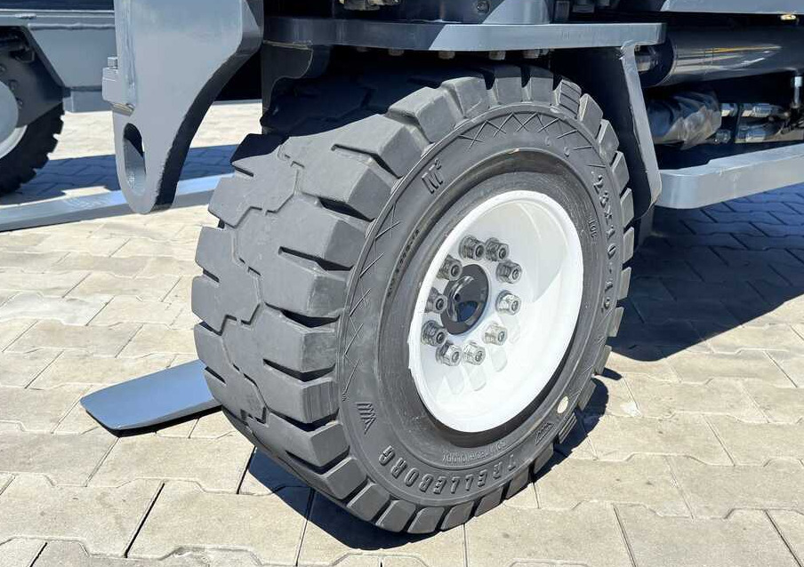 Combilift C5000XL / DIESEL / DUPLEX - 5500MM / FULL CABIN / NEW TYRES / HEATING - 4-cestný skladový zakladač: obrázok 2 Combilift C5000XL / DIESEL / DUPLEX - 5500MM / FULL CABIN / NEW TYRES / HEATING - 4-cestný skladový zakladač: obrázok 2