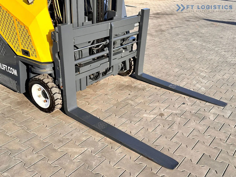Combilift CB3000 / LPG / DUPLEX / 4000MM / FREE LIFT / NEW TIRES / LIKE NEW CB3000 / LPG / DUPLEX / 4000MM / FREE LIFT / NEW TIRES / LIKE - 4-cestný skladový zakladač: obrázok 4 Combilift CB3000 / LPG / DUPLEX / 4000MM / FREE LIFT / NEW TIRES / LIKE NEW CB3000 / LPG / DUPLEX / 4000MM / FREE LIFT / NEW TIRES / LIKE - 4-cestný skladový zakladač: obrázok 4
